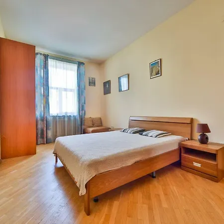 2-К Квартира В Центре. Метро Я.Коласа, Цум, Казино, Рынок *